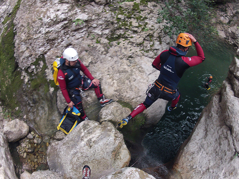 barranquismo o descenso de barrancos en Na Mora con experience mallorca